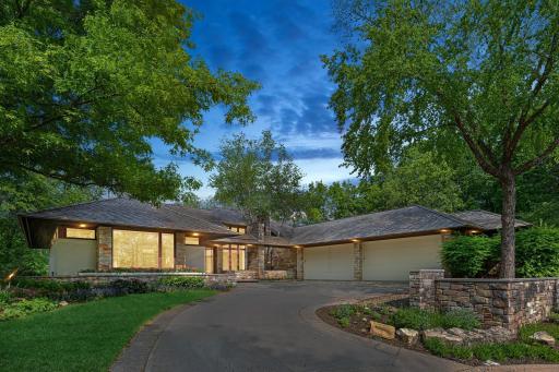 This iconic contemporary is perfectly situated on an over-acre parcel on a bluff in a quiet enclave most donât even know exists. It is located only a stoneâs throw from both Bush Lake and Hyland Hills Park Reserve.
