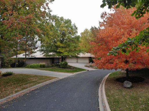 8800 Deer Ridge Lane, Bloomington, MN 55438