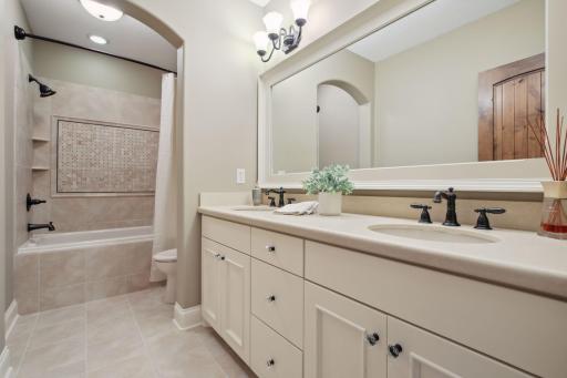 2935 Jonquil Trail N, Lake Elmo, MN 55042