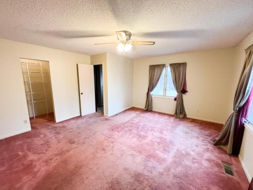 1402 East Avenue, Worthington, MN 56187