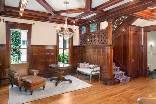 1725 Dupont Avenue S, Minneapolis, MN 55403