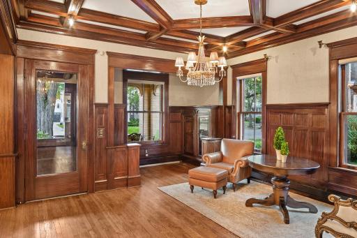 1725 Dupont Avenue S, Minneapolis, MN 55403