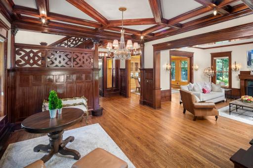 1725 Dupont Avenue S, Minneapolis, MN 55403