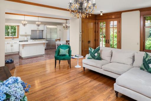 1725 Dupont Avenue S, Minneapolis, MN 55403