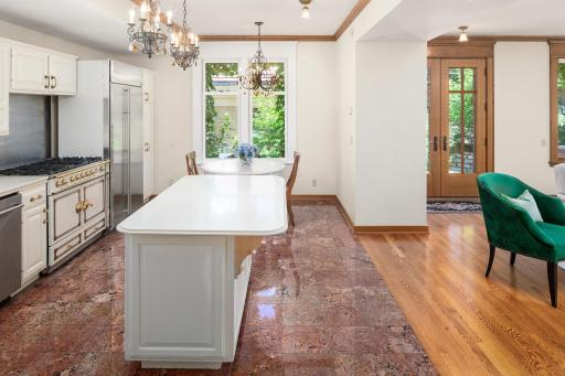 1725 Dupont Avenue S, Minneapolis, MN 55403