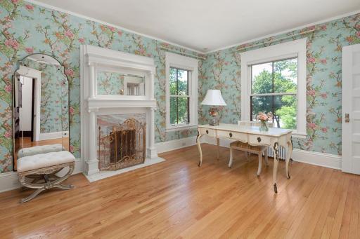 1725 Dupont Avenue S, Minneapolis, MN 55403