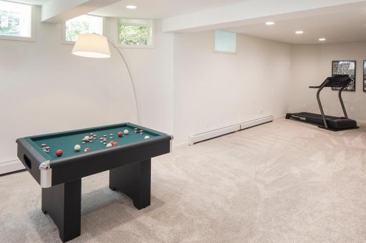 1725 Dupont Avenue S, Minneapolis, MN 55403