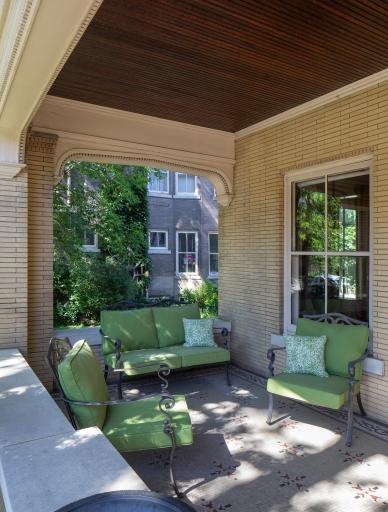 1725 Dupont Avenue S, Minneapolis, MN 55403