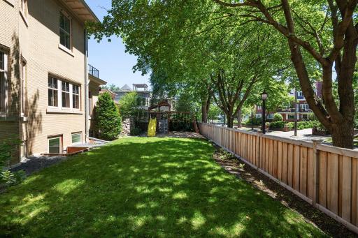 1725 Dupont Avenue S, Minneapolis, MN 55403