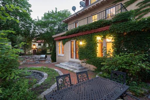1725 Dupont Avenue S, Minneapolis, MN 55403