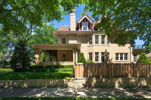 1725 Dupont Avenue S, Minneapolis, MN 55403