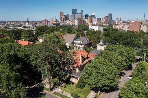 1725 Dupont Avenue S, Minneapolis, MN 55403