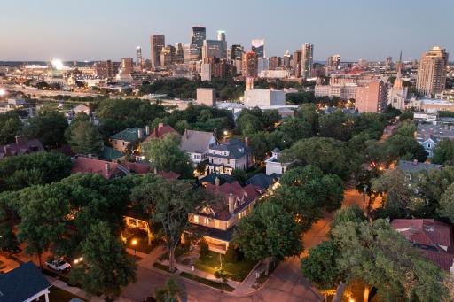 1725 Dupont Avenue S, Minneapolis, MN 55403
