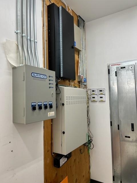1008 S Broadway - electric.jpg