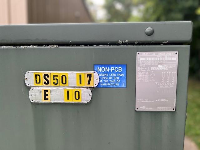 1008 S Broadway - outside electrical box.jpg