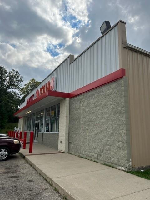 1008 S Broadway - front side.jpg