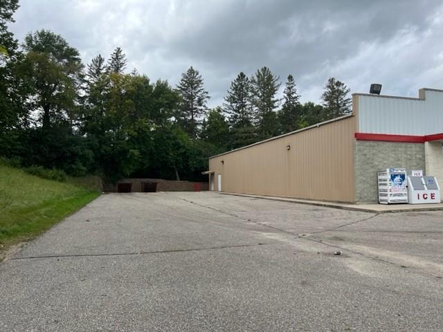 1008 S Broadway - side parking lot.jpg