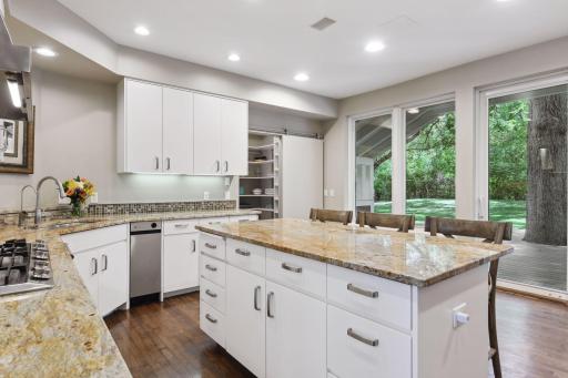 480 Deborah Drive, Maple Plain, MN 55359