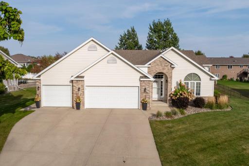 709 Greenhaven Lane NE, Owatonna, MN 55060