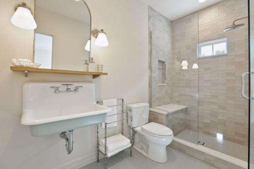 1301 Mount Curve Avenue, Minneapolis, MN 55403