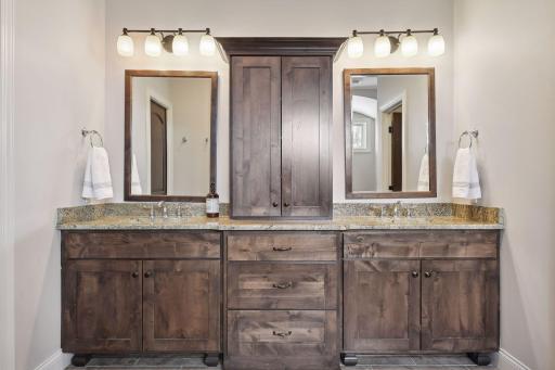 11024 Aquila Bluffs Circle, Bloomington, MN 55438
