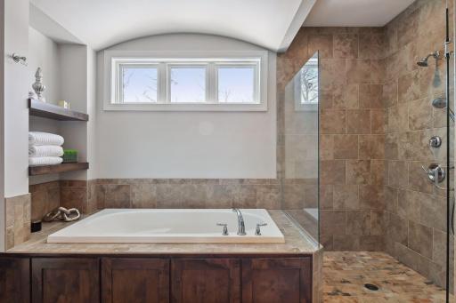 11024 Aquila Bluffs Circle, Bloomington, MN 55438