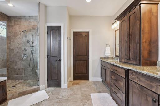 11024 Aquila Bluffs Circle, Bloomington, MN 55438