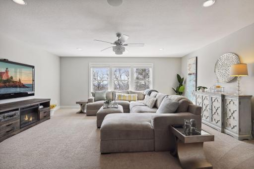 11024 Aquila Bluffs Circle, Bloomington, MN 55438