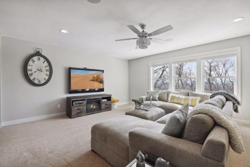 11024 Aquila Bluffs Circle, Bloomington, MN 55438