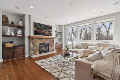 11024 Aquila Bluffs Circle, Bloomington, MN 55438