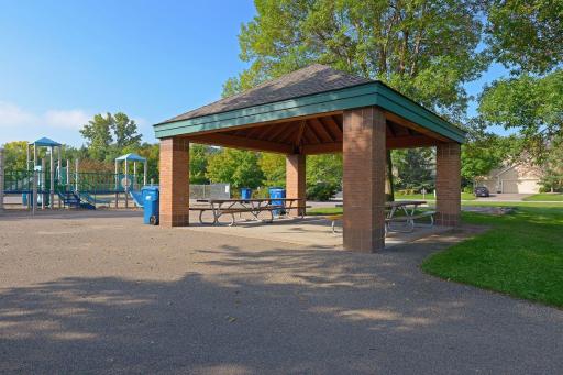 11024 Aquila Bluffs Circle, Bloomington, MN 55438