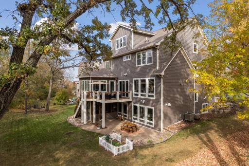 11024 Aquila Bluffs Circle, Bloomington, MN 55438