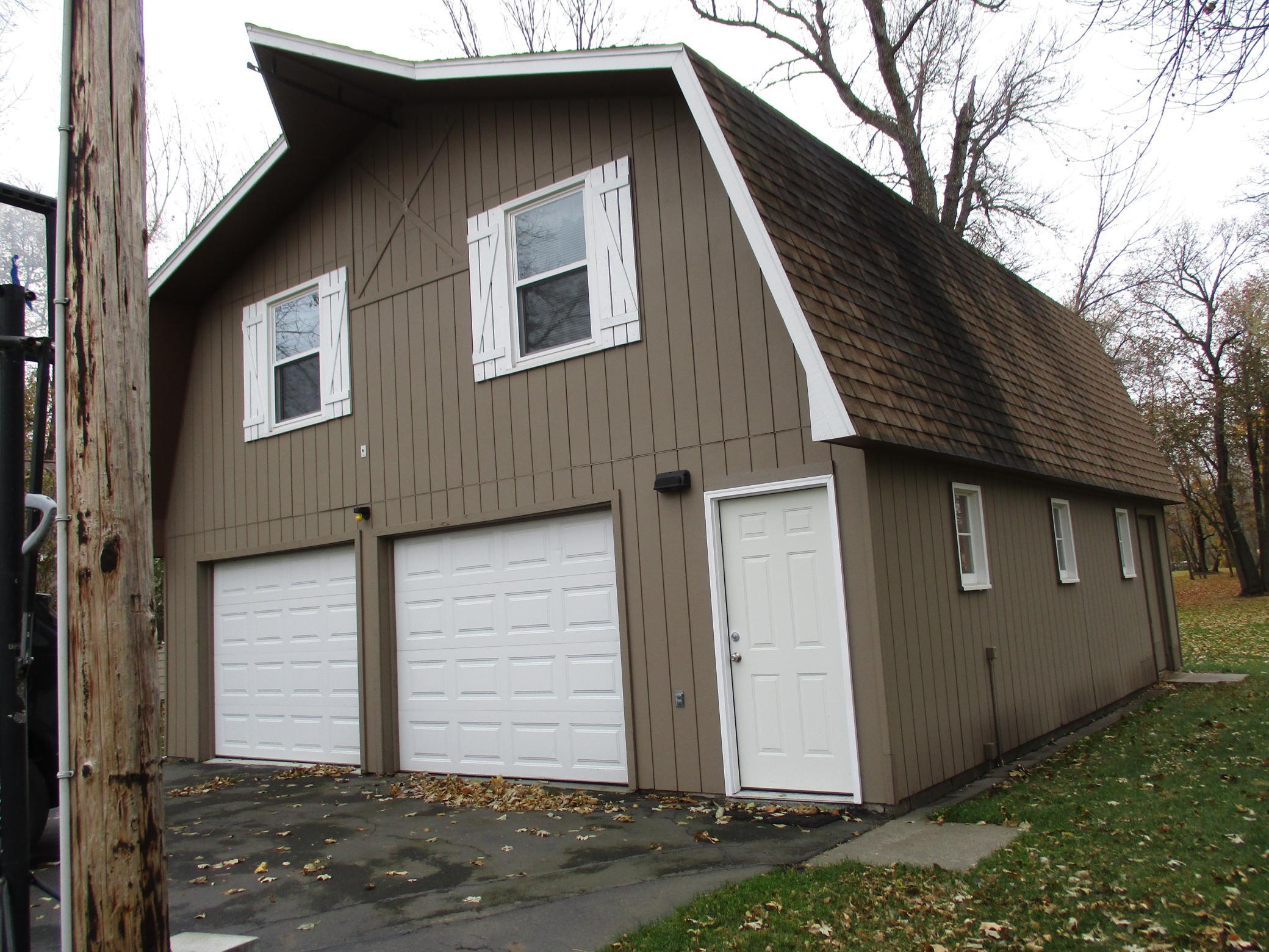 30. Garage on backlot with bonus room.JPG