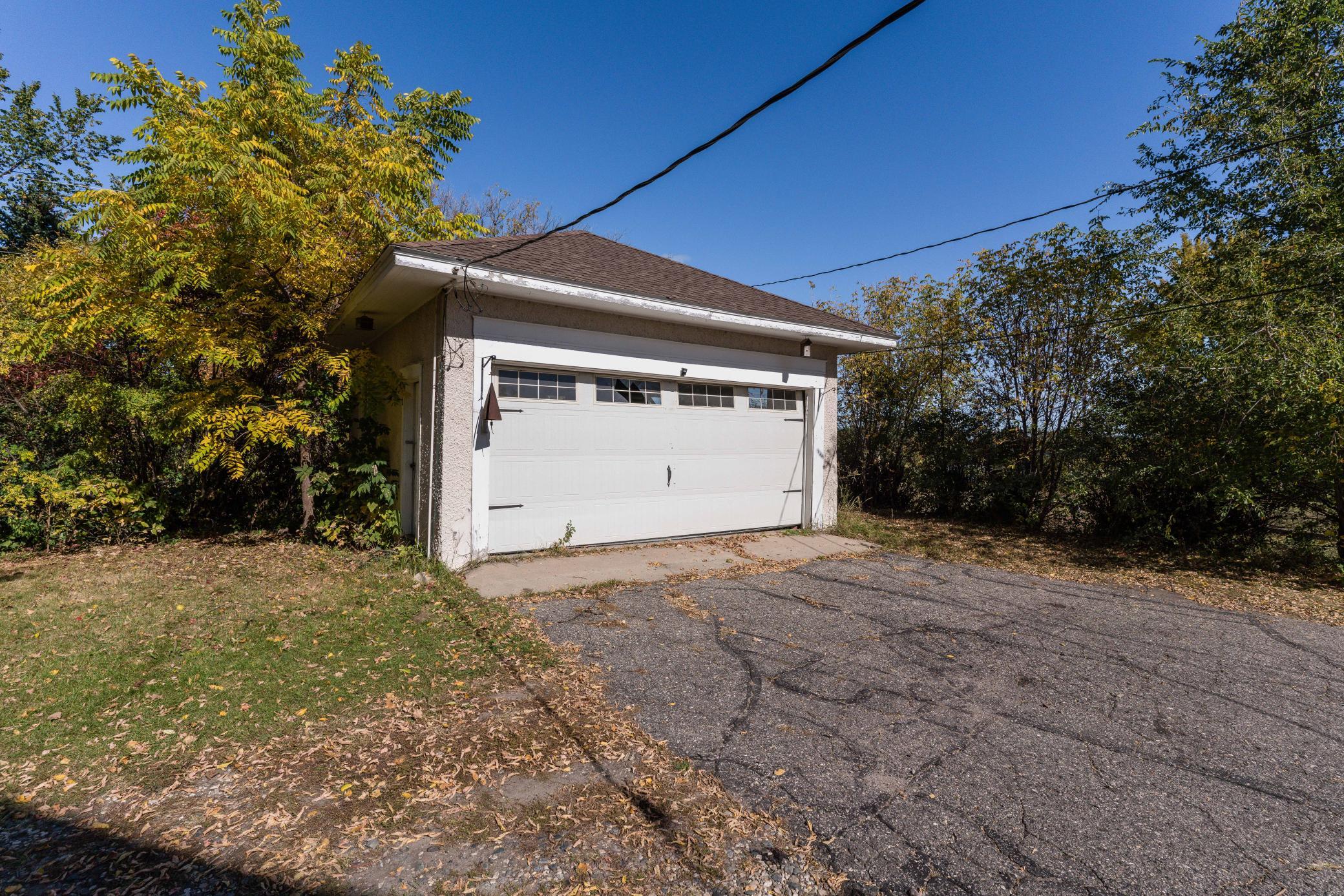 detached garage
