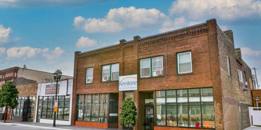 Exterior - 1910 University Ave W & 1912 University Ave W 10.jpg