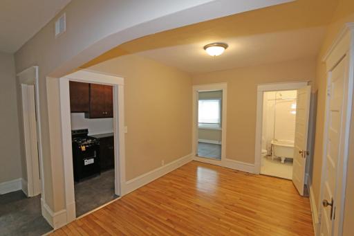 Interior - 1914 University Apartments - 1.jpg