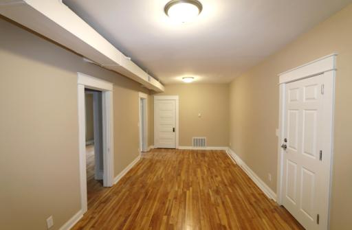 Interior - 1914 University Apartments B.jpg
