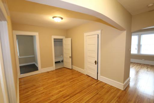 Interior - 1914 University Apartments - 14.jpg
