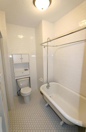 Interior - 1914 University Apartments - 10.jpg