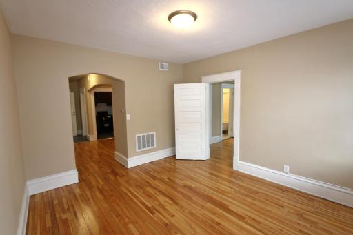 Interior - 1914 University Apartments - 5.jpg