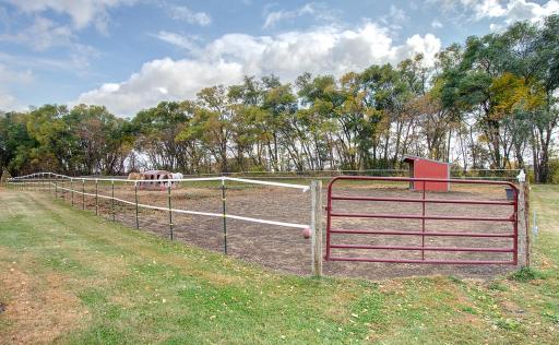 11981 Eaken Avenue SE, Delano, MN 55328