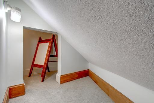 11981 Eaken Avenue SE, Delano, MN 55328