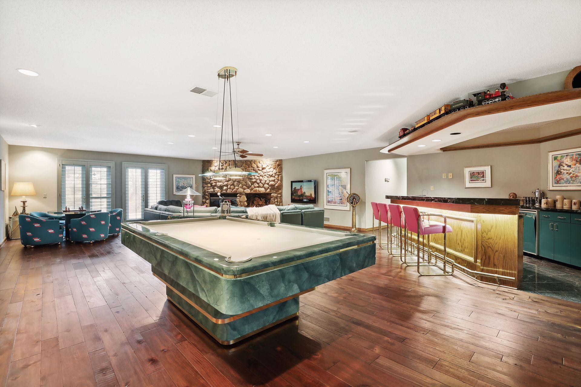 Large Bar and Entertaining Space off the Pool Patio