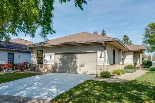 One Level Open and Spacious Townhome in Highly Desireable Location of Rosemount