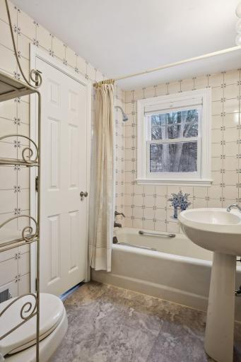 3921 Tramore Lane, Wayzata, MN 55391
