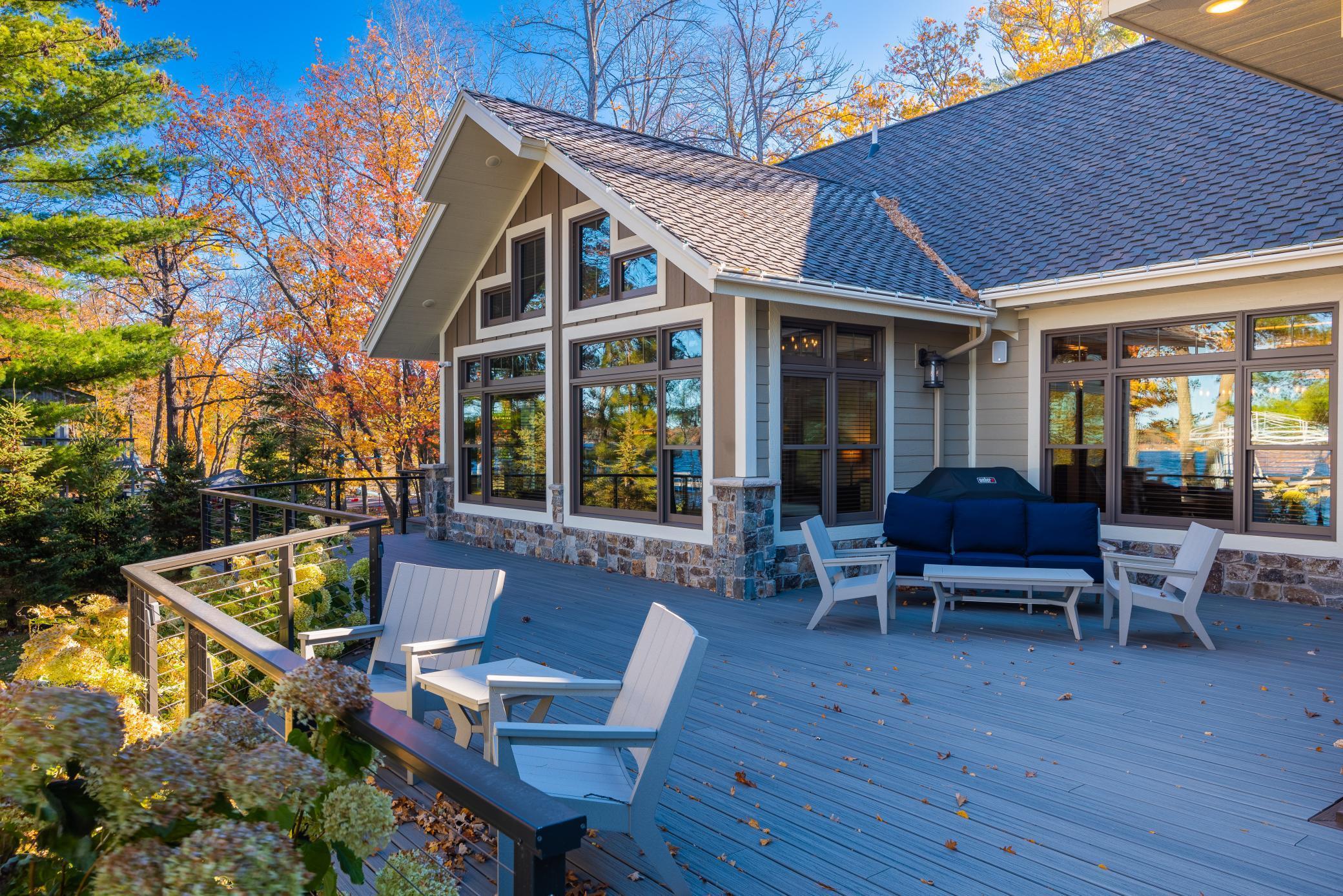 Expansive maintenance-free deck