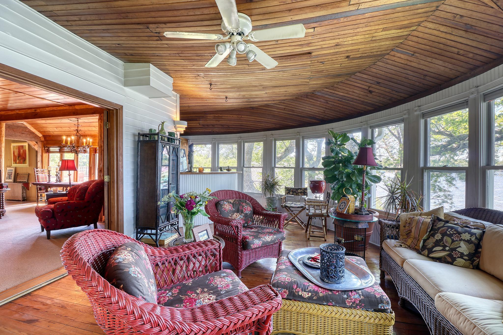Upstairs Sunroom1_1.jpg