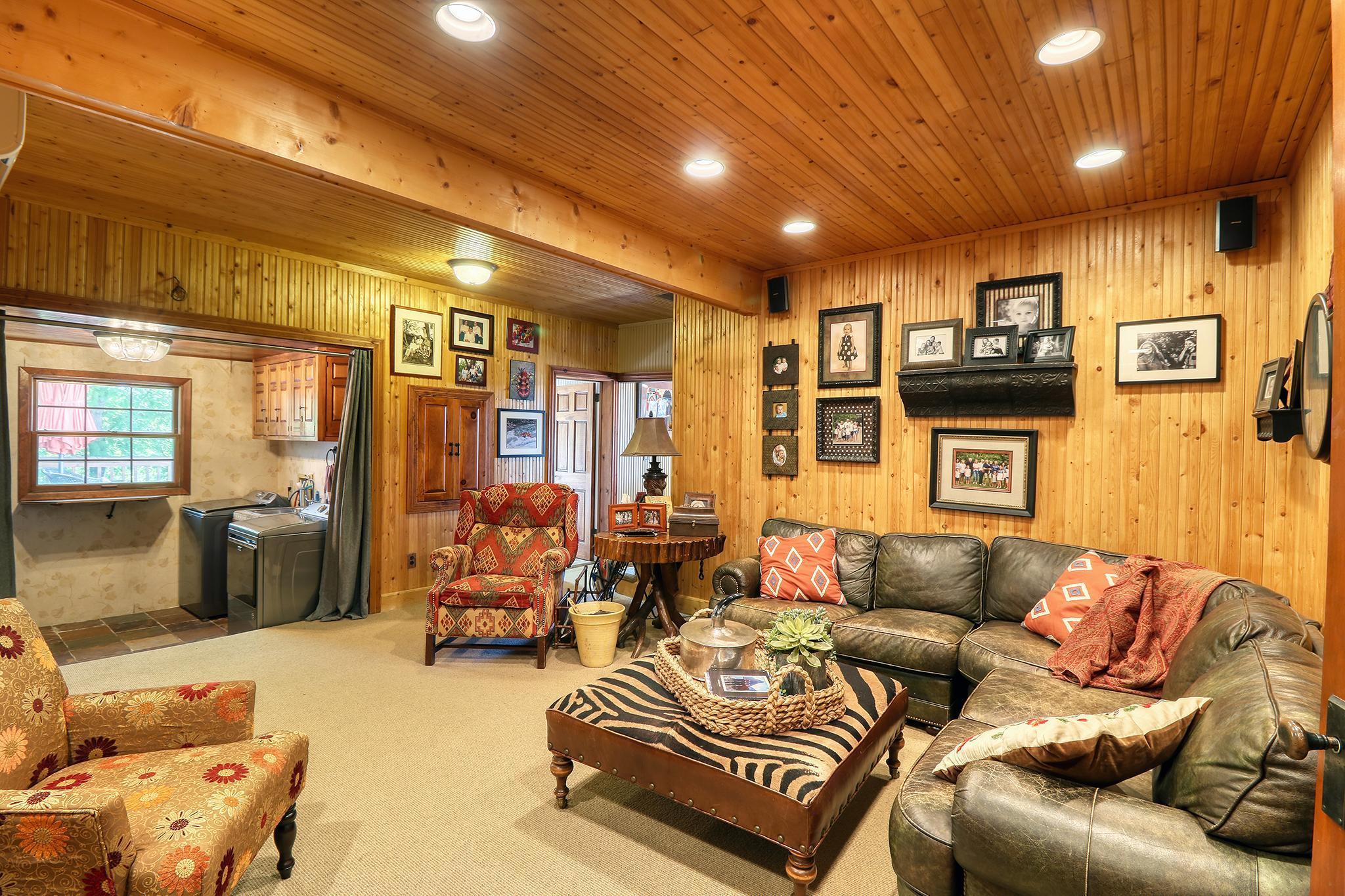 Upstairs Familyroom1_3.jpg