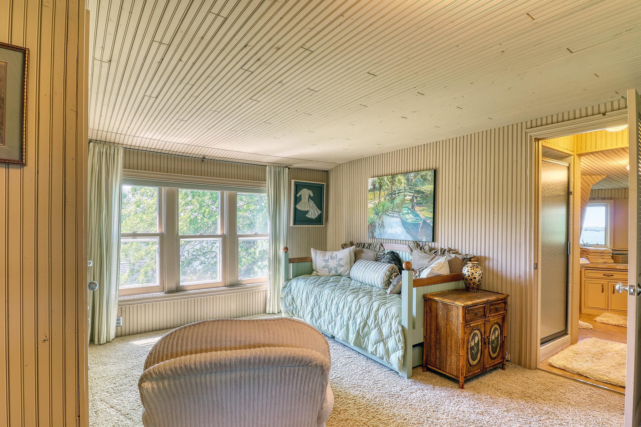 Upper Level Bedroom1_3.jpg