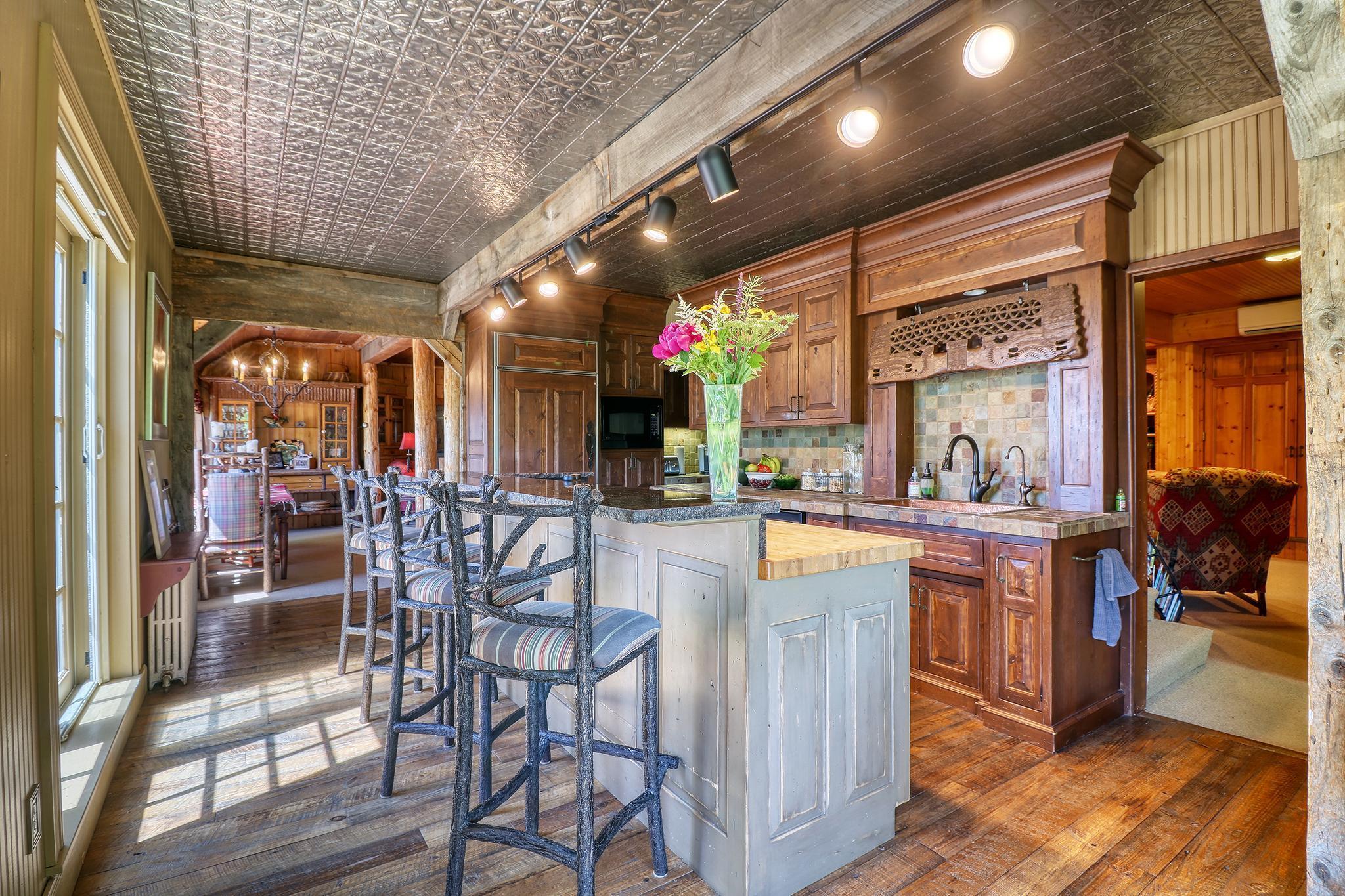 Upstairs Kitchen1_4.jpg